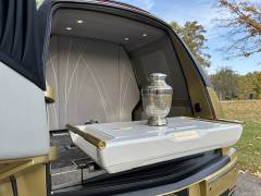 Integrated Urn Carrier