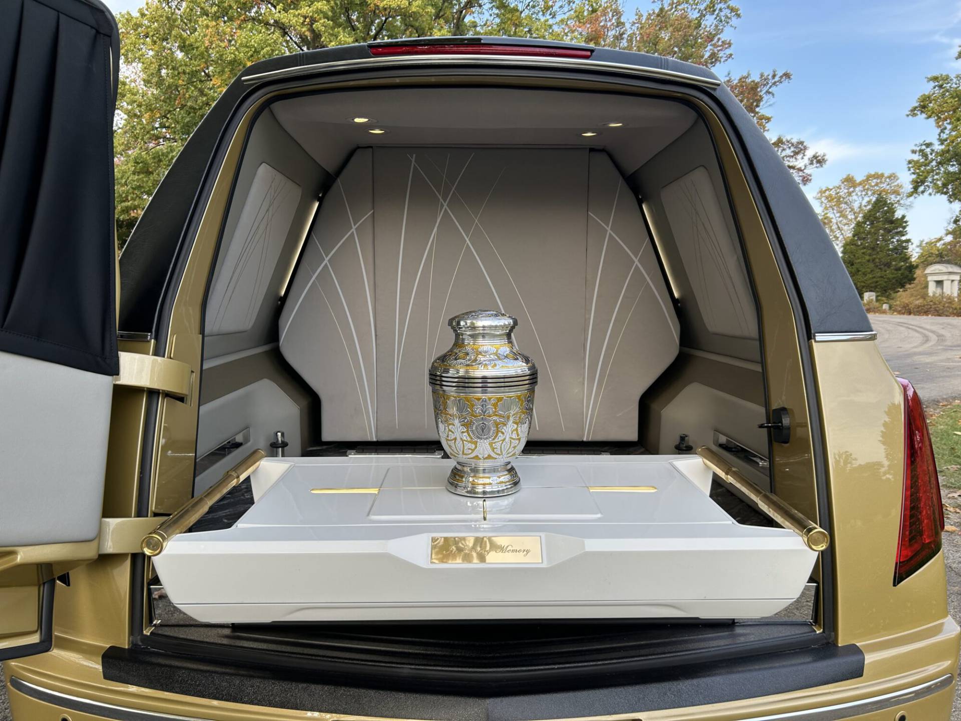 Integrated Urn Carrier